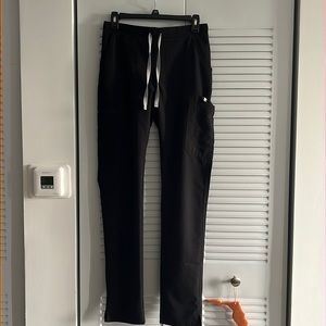 XS FIGS yola skinny scrub bottoms, gently worn.